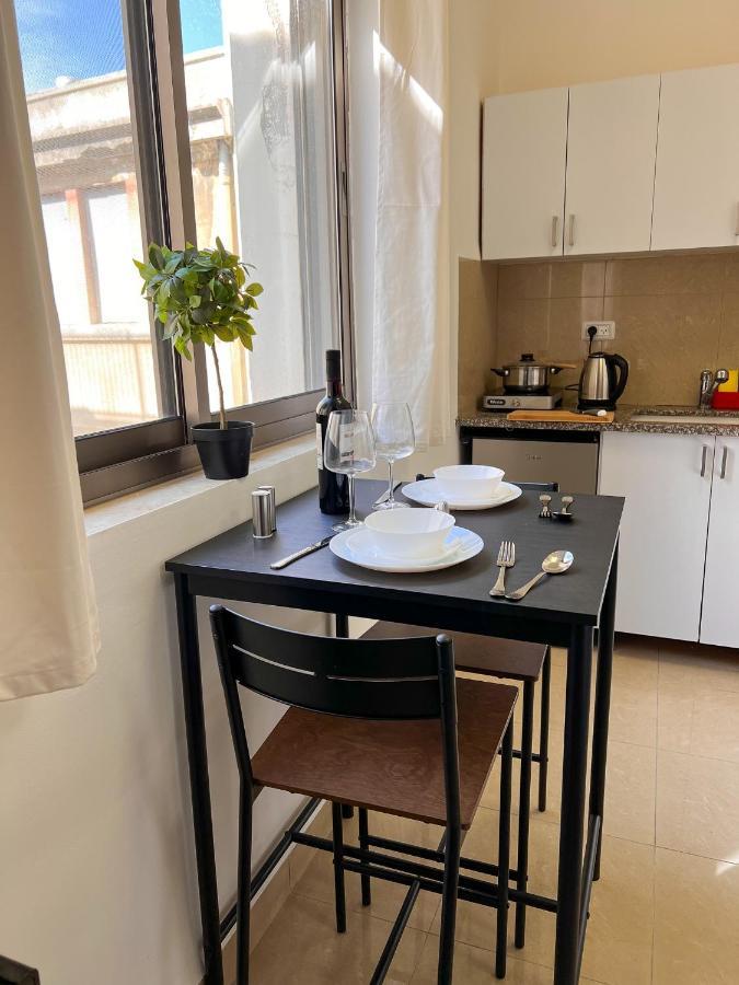 Paris Square Downtown Apartment *